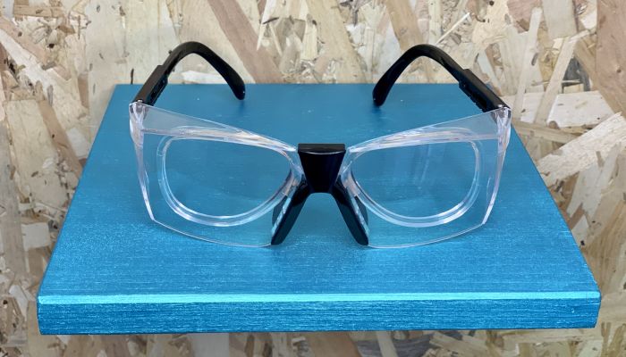 Ochelari de protectie prevazuti cu cadru pentru lentile cu dioptrii
